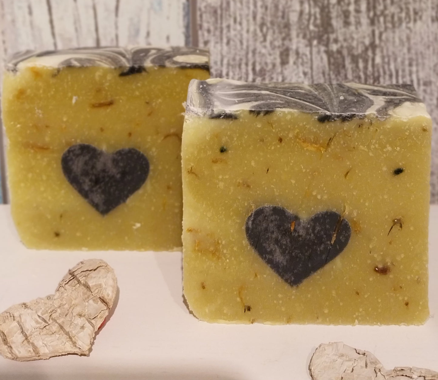 Savon naturel noir corbeau